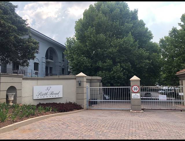 100M² OFFICE TO LET IN HYDE PARK